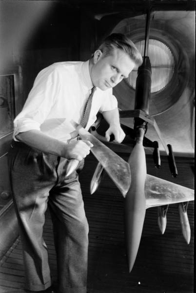 L'homme qui avait inventé les avions taille fine