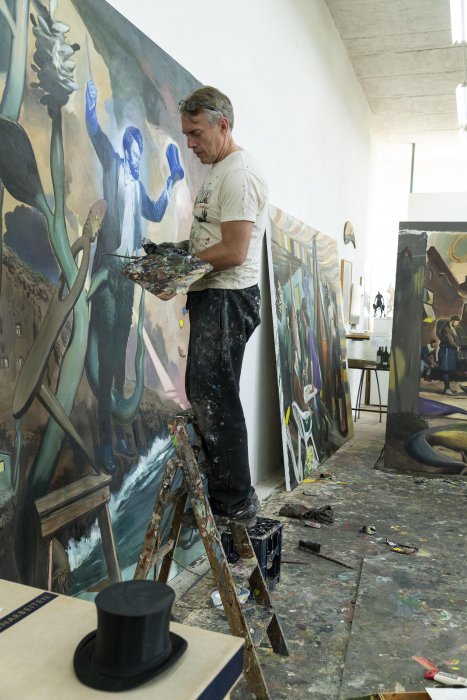 Neo Rauch dans son atelier ©Uwe Walter, 2019 {JPEG}