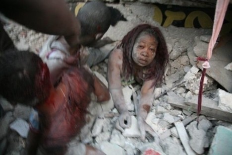 Une couverture exemplaire de Libération sur le cataclysme d'Haïti : « Terre maudite »