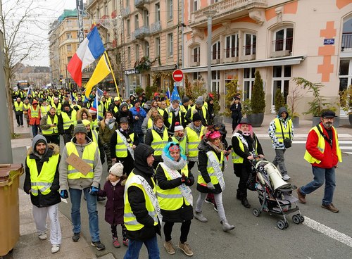 Abstentionnistes, petits fonctionnaires, Républicains, souverainistes… Ces orphelins politiques en quête de représentants Abstentionnistes, petits fonctionnaires, Républicains, souverainistes… Ces orphelins politiques en quête de représentants