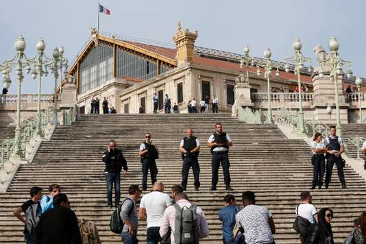 Un terroriste assassine deux jeunes filles à Marseille...