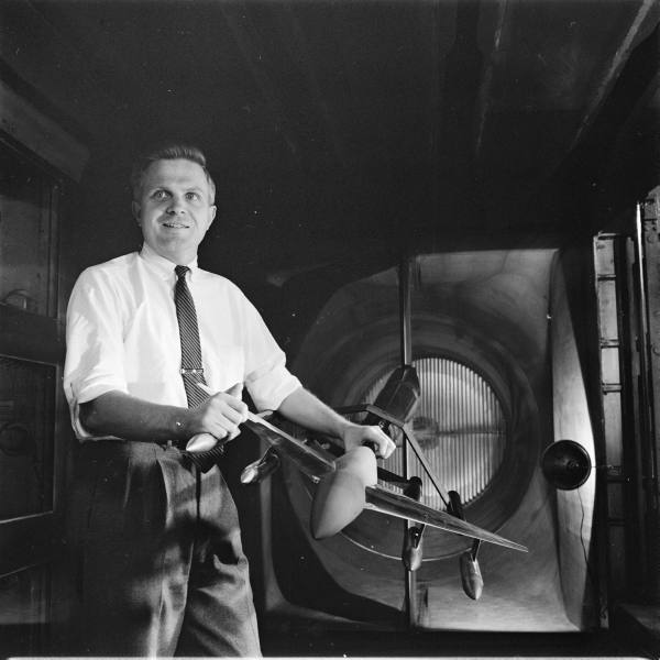 L'homme qui avait inventé les avions taille fine