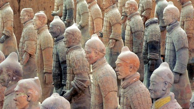 La garde rapprochée du Premier Empereur de Chine quitte Paris dans une semaine