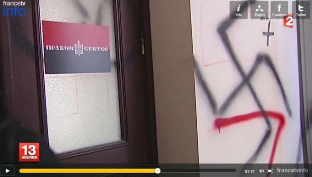 Les fascistes ont décorés tous les étages de la mairie de Kiev avec des croix gammées nazies