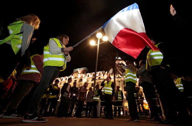 Gilets jaunes et foulards rouges...