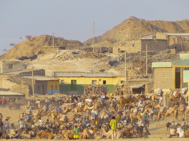 Descente dans la dépression du Danakil ethiopien