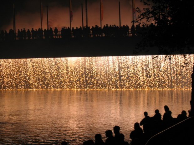 Le festival d'été de Villach (Autriche) : avec un lit de fleuve pour opéra d'un soir ...