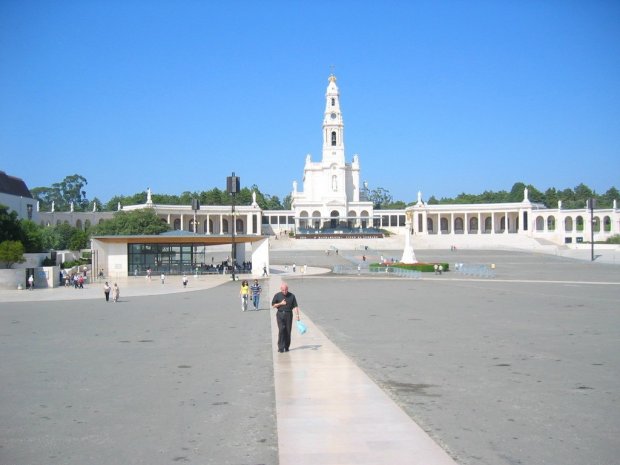 Lourdes et Fatima, deux lieux de spectacle très prisés de la papauté