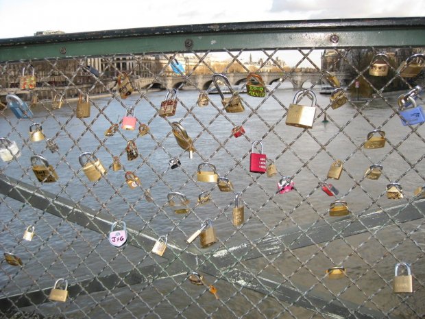 Les cadenas des amants sur le Pont des Arts 