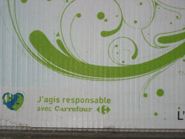 Quand « Carrefour » se promène sans chemise mais en dentelles ...