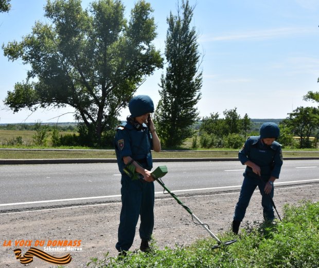 Donetsk : reportage sur une équipe cynophile de recherche d'engin explosif