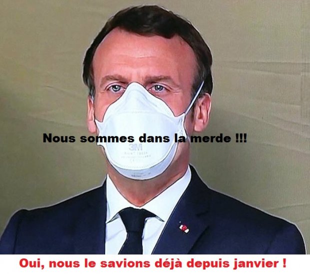 President Macron avec un masque inutile contre le coronavirus covid-19 {JPEG}
