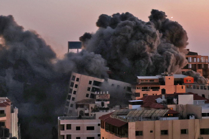 Vaincu à Jérusalem, Israël attaque Gaza