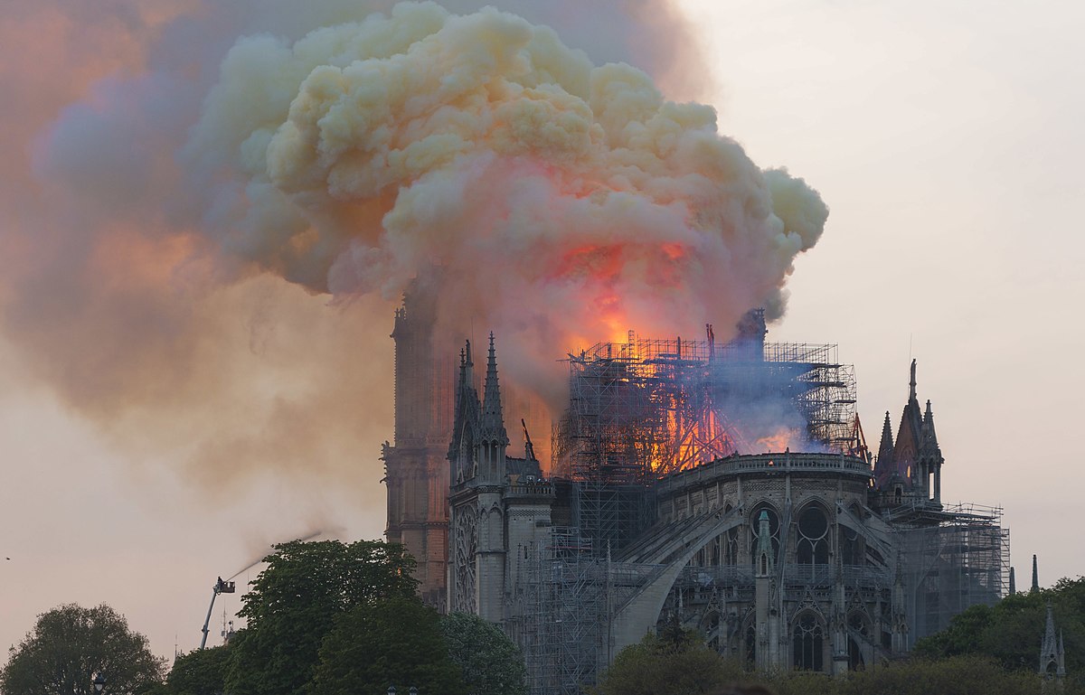 Incendie de Notre-Dame : l'origine du feu reste inconnue