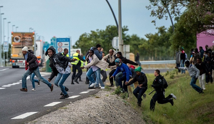 Bruxelles s'oppose à l'intention de Londres de renvoyer tous les migrants en UE