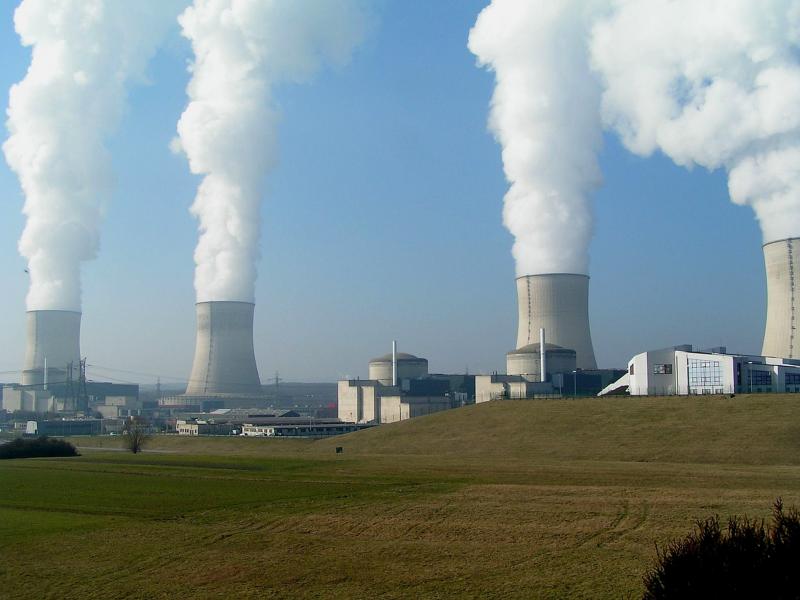 La France relance la construction de centrales nucléaires