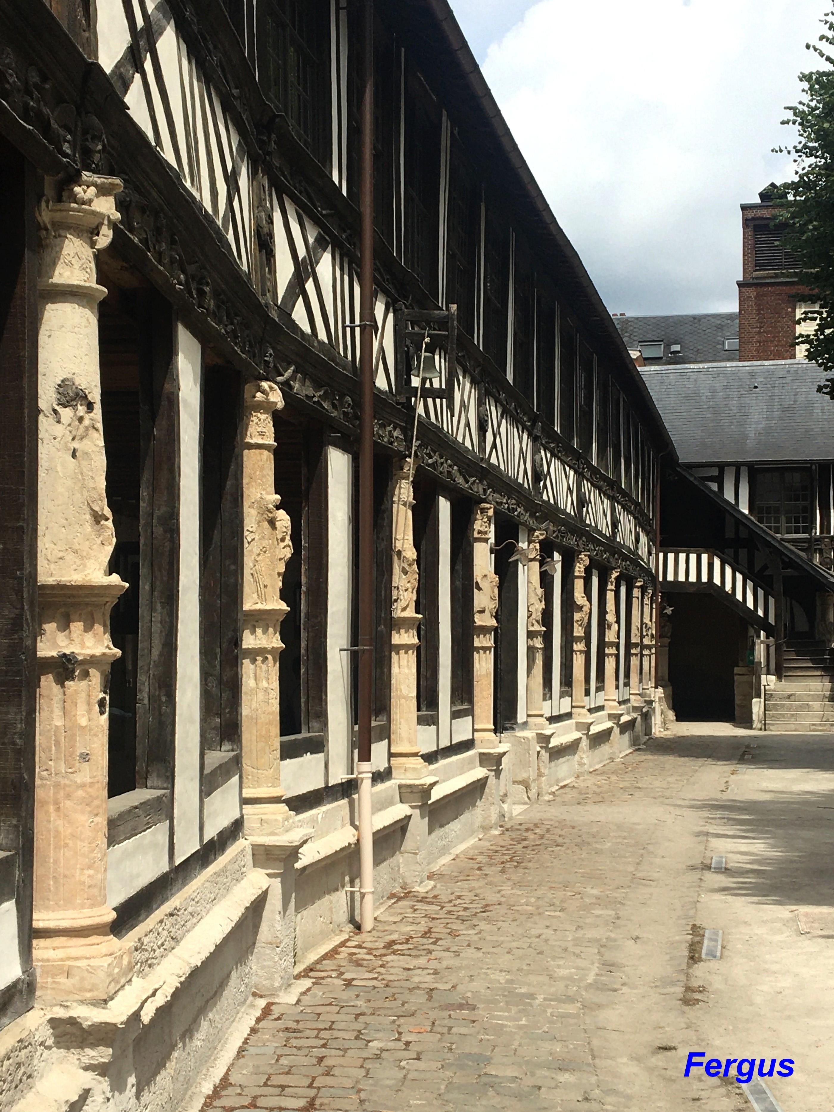 Rouen : l'Aître Saint-Maclou a gardé son charme intact