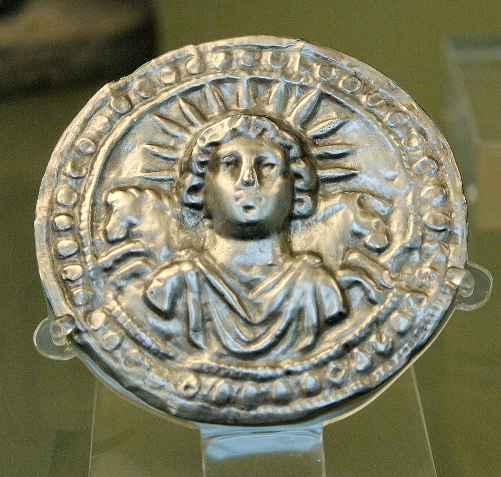 Certains traits associés à l'Antique Dieu MITHRA-APOLLON, ont persisté jusqu'à nous à travers diverses Oeuvres Artistiques
