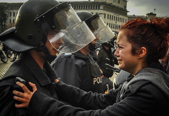Macron - Castaner : vers une rupture entre le peuple et sa police