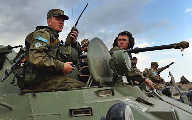 Jouravko : Si Kiev attaque le Donbass, les casques bleus russes pourraient être déployés en Ukraine