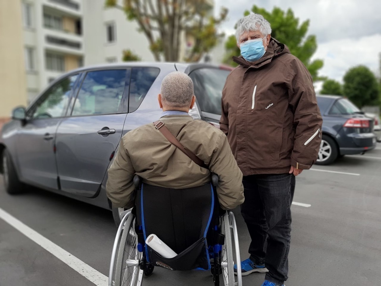 Une personne handicapée n'est pas un colis qu'on se repasse ! C'est un être humain qui a droit au respect !