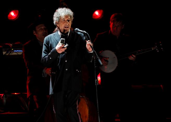 Bob Dylan, poète, musicien reçoit le prix Nobel de littérature