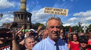 Discours de Robert Kennedy Jr. devant l'énorme foule anti-masques rassemblée à Berlin le 29 Août