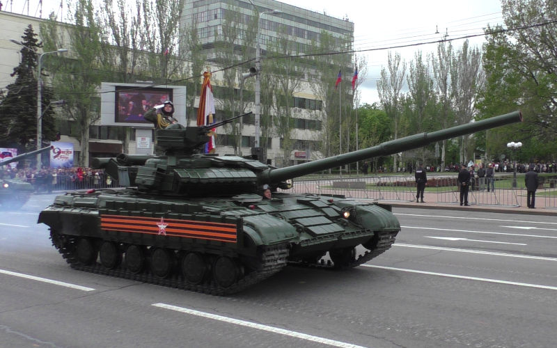 Donetsk - Parade militaire et Régiment immortel pour célébrer les 76 ans de la victoire sur l'Allemagne nazie
