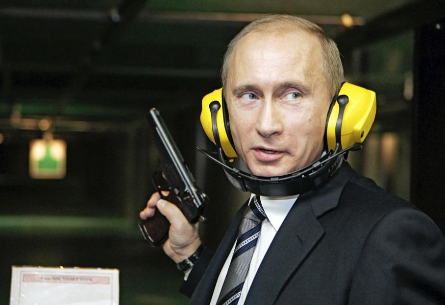 Quand Vladimir Poutine montre ses muscles...