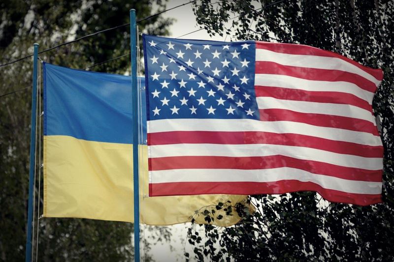 De la part des États-Unis avec amour : enquête sur les crimes de guerre commis par des Américains dans le Donbass