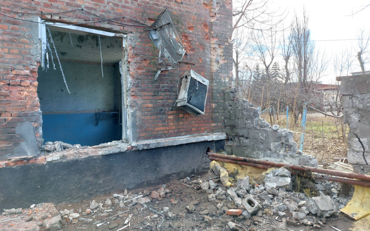 RPD - L'armée ukrainienne bombarde une usine et la caserne de pompiers de Yassinovataya avec de l'artillerie lourde