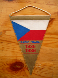 fanion pour les 50 ans de la Radio tchécoslovaque