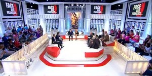 La claque et le décor, ou la folie en liberté à la télé 