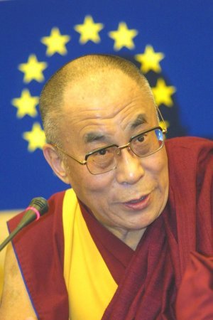 Le Dalaï lama au Parlement européen en 2001 {JPEG}