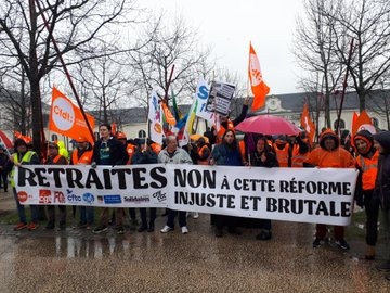 Emmanuel Macron peut-il encore rebondir et éviter l'abîme électoral à son parti ?