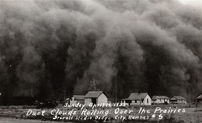 Dust bows », tempête de poussière aux USA ; La ruine de la paysanerie a notamment inspiré « Les raisins de la colère » de Steinbeck.