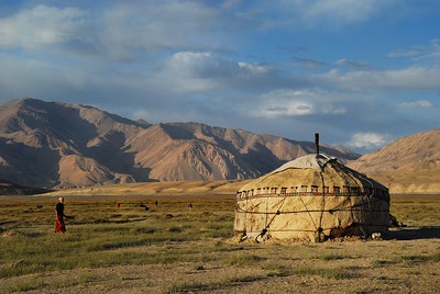 Femme kirghize et yourte, Bulunkul, Pamir, Tadjikistan  Bernard Grua 2011