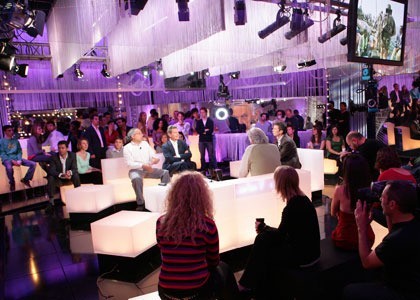 La claque et le décor, ou la folie en liberté à la télé 