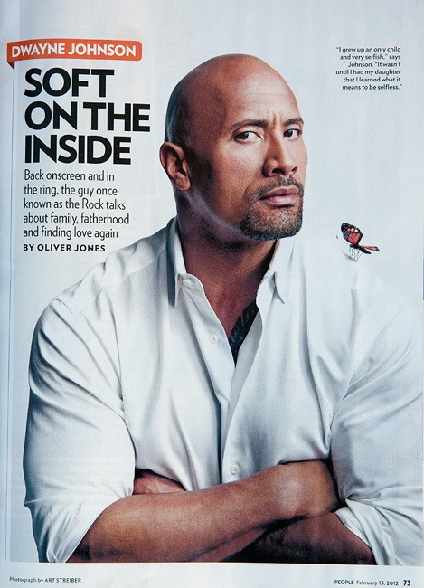 Vrai (?) Dwayne Johnson avec faux papillon