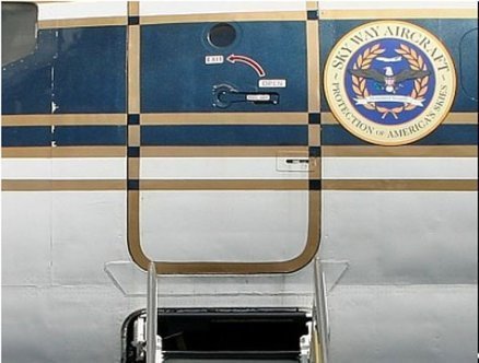 Guantanamo : quand tombent les avions, les porte-containers attendent
