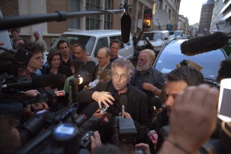 REUTERS/Philippe Wojazer, Daniel Cohn-Bendit et les médias le 7 juin 2009