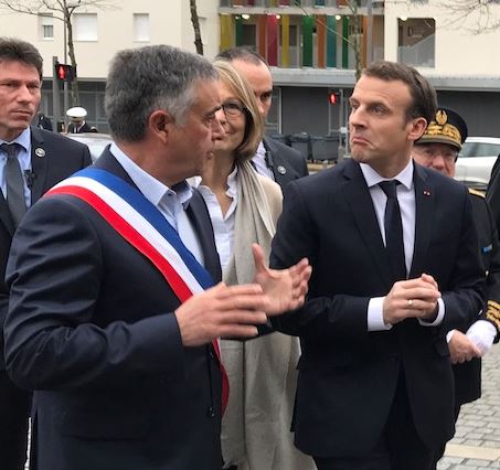 macron s'adressant à un milieu de cordée {JPEG}