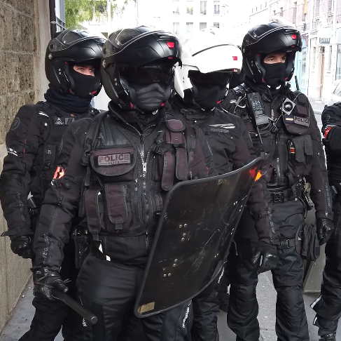 Macron, c'est dans le pire qu'il est le meilleur ! BRAV M ef24d