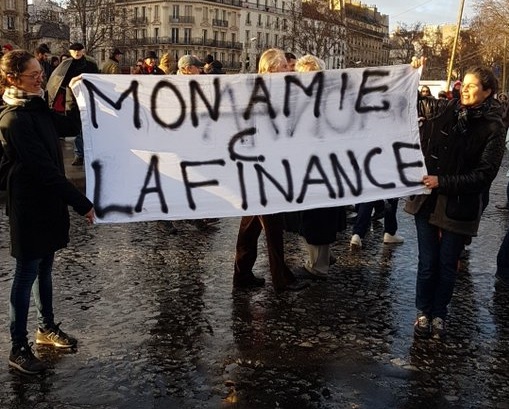 Macron Foulars Rouges moins de 4000 manifestants, le bide total - « mon-amie-c-la-finance » {JPEG}