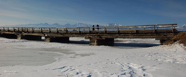 Pont sur la rivire Irkout, valle de la Tounka devant les monts Saan orientaux  Bernard Grua