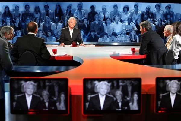 La claque et le décor, ou la folie en liberté à la télé 