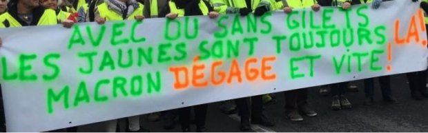 Tous les gilets jaunes qui ont vu leur retraite baisser veulent la démission du dictateur JUPITER Ier, et il y en a un paquet à chaque manifestation. {JPEG}