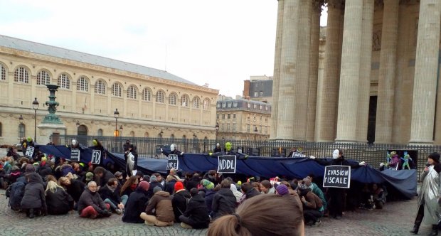 Le peuple submerg� par les pussances �conomiques et financi�res....