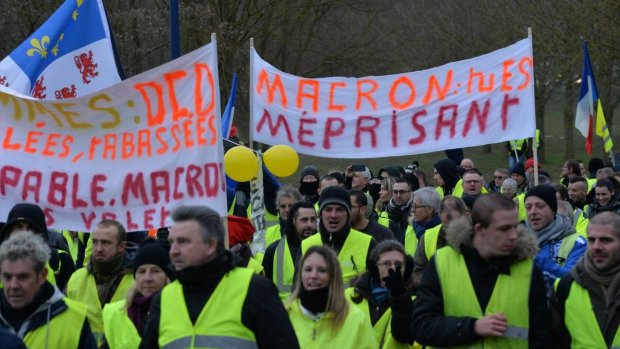 https://www.agoravox.fr/local/cache-vignettes/L620xH349/macron_meprisant-aee7c.jpg https://www.agoravox.fr/local/cache-vignettes/L620xH349/macron_meprisant-aee7c.jpg