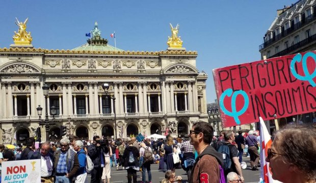 La f�te � Macron